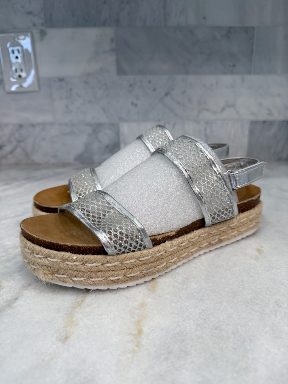 VALUE BUY YOKI Silver Platform Espadrille Sandal Sz 8